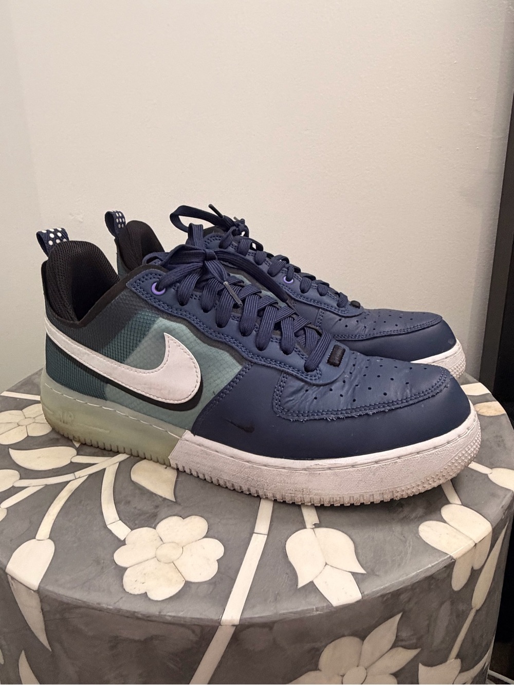 Nike Men’s Navy, Teal and White Low-Top Sneakers